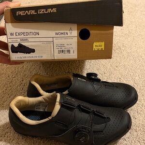 Pearl Izumi gravel shoes